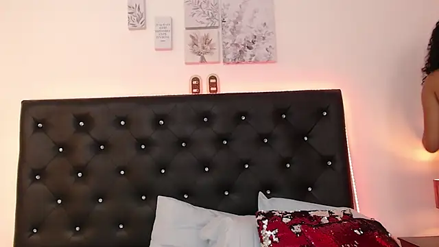 Snapshot of ariellaferra_ chatting on March 4, 7:43 pm ariellaferra online show from March 4, 7:43 pm