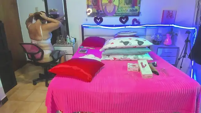 karenmilf 4 online show from December 12, 2:59 am