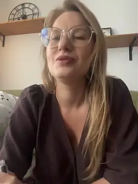 Snapshot of Vanilladreams chatting on June 9, 4:40 pm Vanilladreams online show from June 9, 4:40 pm