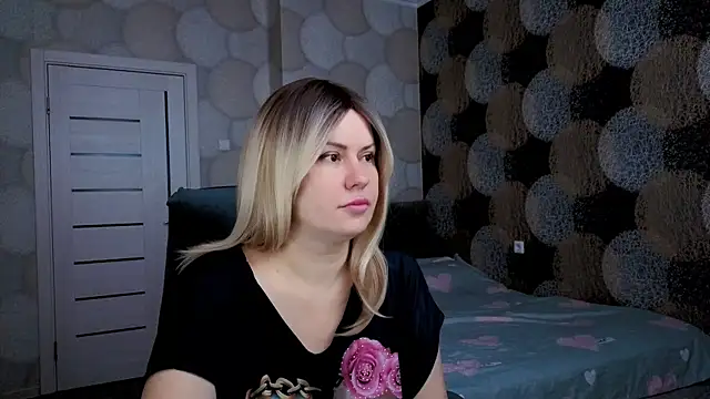 Snapshot of natusik chatting on December 5, 5:26 am natusik online show from December 5, 5:26 am