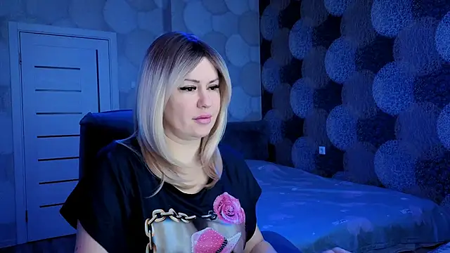 Snapshot of natusik chatting on December 18, 2:32 am natusik online show from December 18, 2:32 am