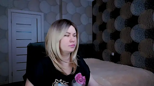 Snapshot of natusik chatting on February 18, 1:10 am natusik online show from February 18, 1:10 am