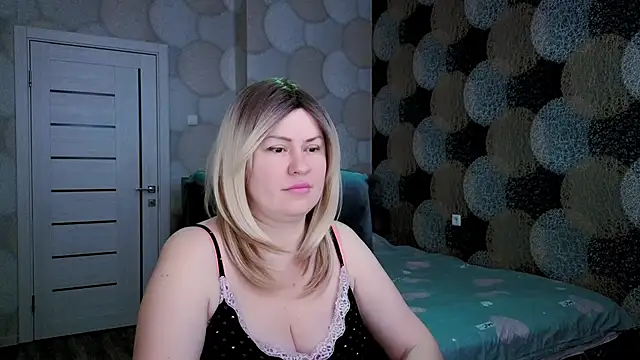 Snapshot of natusik chatting on February 24, 2:19 am natusik online show from February 24, 2:19 am