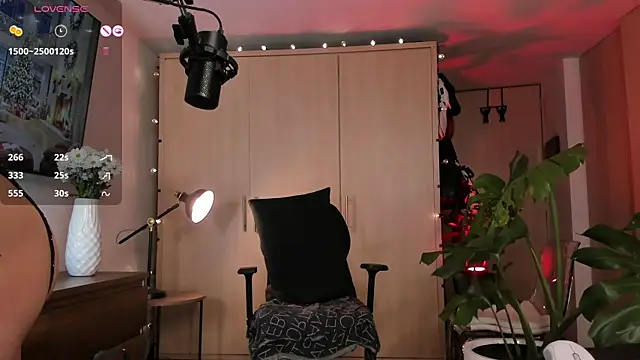 ariana fitl  online show from December 3, 2:47 am