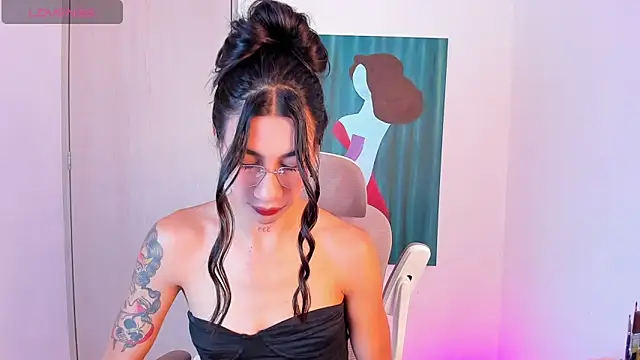 Snapshot of sofiaa_grey_ chatting on February 15, 5:09 pm sofiaa grey online show from February 15, 5:09 pm