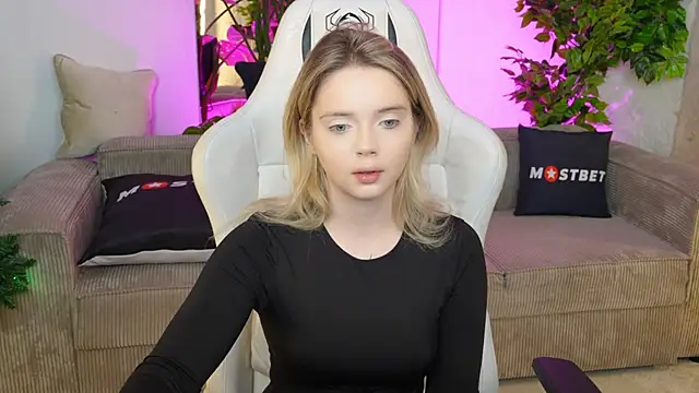 Cassy-Celestial  online show from December 23, 11:39 pm