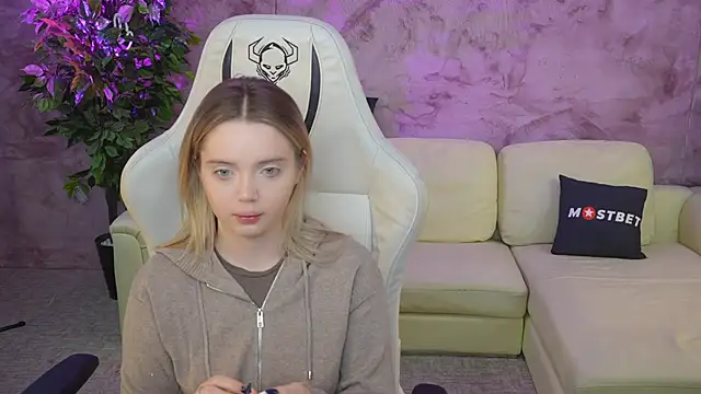 Cassy-Celestial  online show from January 8, 11:52 pm