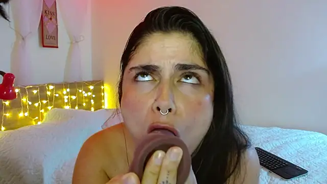 Juliietha servas online show from March 3, 1:10 am