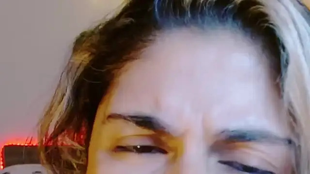 Juliietha servas online show from January 17, 1:21 am