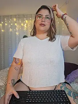 Juliietha servas online show from March 18, 10:02 pm