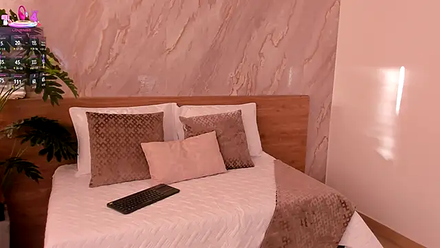 emily hunter12 online show from December 3, 12:14 pm