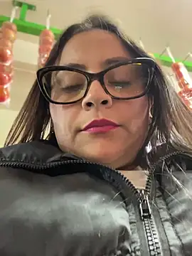 Snapshot of Sol_biglips chatting on January 21, 9:25 pm Sol biglips online show from January 21, 9:25 pm