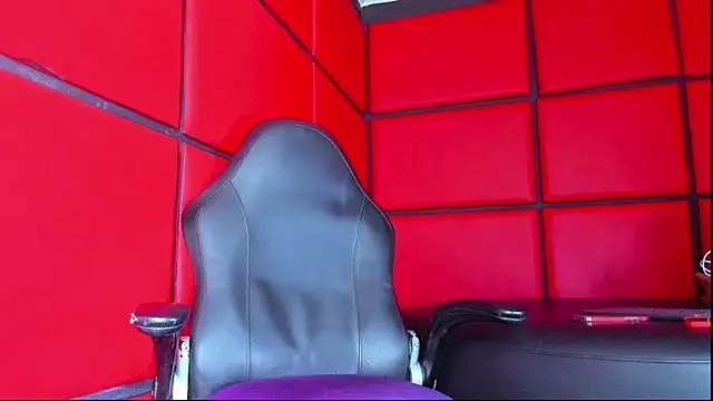 Haileybieberr online show from February 20, 9:48 pm