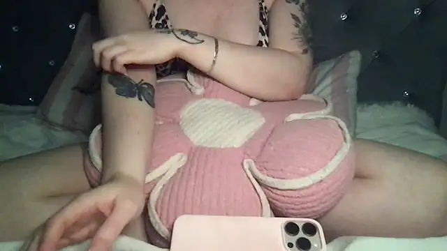 femmefatalebabe online show from March 23, 2:48 am