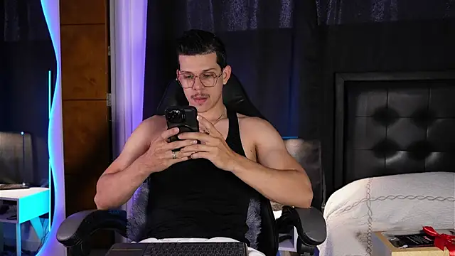 Snapshot of MarcoSullivan chatting on May 21, 9:00 pm MarcoSullivan online show from May 21, 9:00 pm