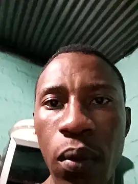 Snapshot of HandsomeBuoyy21 chatting on April 14, 1:11 am HandsomeBuoyy21 online show from April 14, 1:11 am