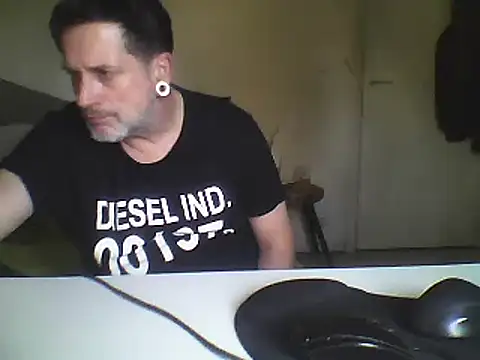 Snapshot of oopsxx chatting on February 18, 11:22 am oopsxx online show from February 18, 11:22 am