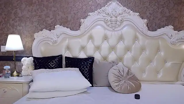 OliveWilson online show from February 6, 1:32 pm