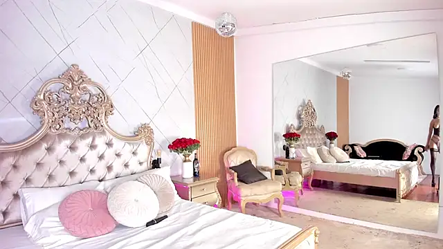 JulissaWilson online show from December 13, 10:15 pm