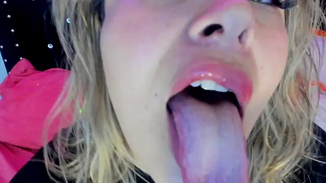 Natalia Montoya online show from March 15, 12:25 am