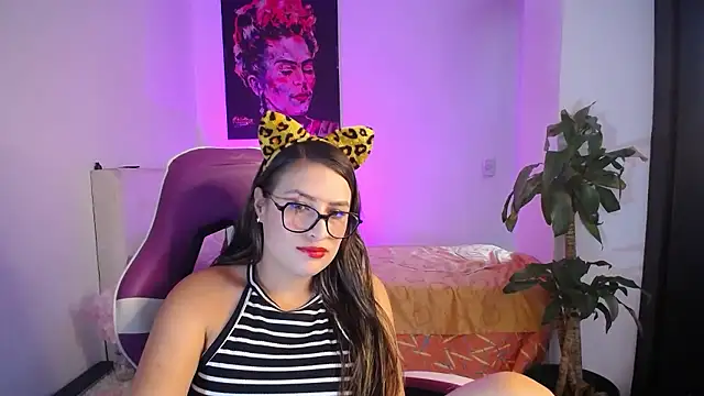 esmeraldaa230 online show from January 8, 8:11 pm