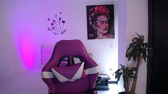 esmeraldaa230 online show from March 31, 6:41 pm