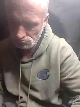 Snapshot of FloppyPickle4u chatting on February 12, 4:23 am FloppyPickle4u online show from February 12, 4:23 am