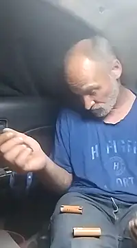 Snapshot of FloppyPickle4u chatting on February 12, 7:23 am FloppyPickle4u online show from February 12, 7:23 am