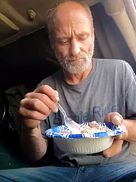 Snapshot of FloppyPickle4u chatting on February 16, 7:05 pm FloppyPickle4u online show from February 16, 7:05 pm