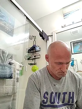 Snapshot of FloppyPickle4u chatting on February 27, 2:10 am FloppyPickle4u online show from February 27, 2:10 am