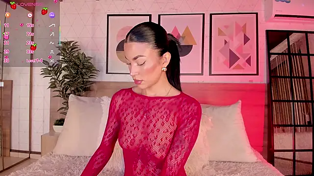 LunaRuso online show from February 16, 7:43 pm