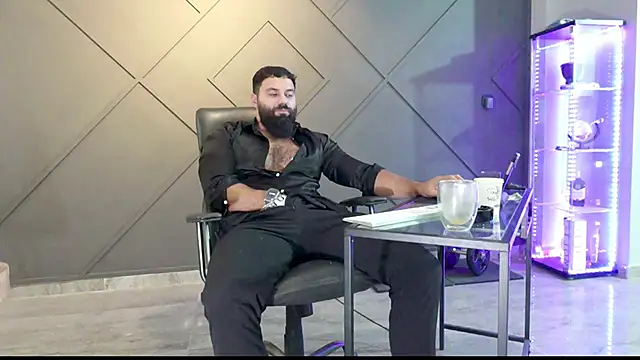 Snapshot of mattmasterss chatting on December 4, 7:17 am mattmasterss online show from December 4, 7:17 am