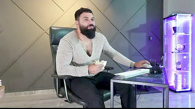 Snapshot of mattmasterss chatting on December 5, 5:04 am mattmasterss online show from December 5, 5:04 am
