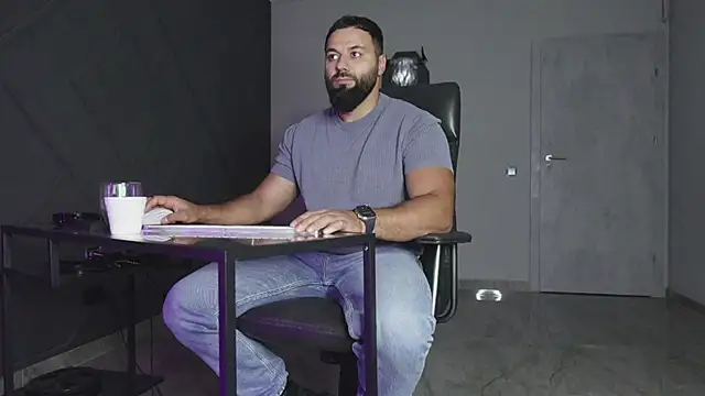 Snapshot of mattmasterss chatting on October 22, 6:51 pm mattmasterss online show from October 22, 6:51 pm