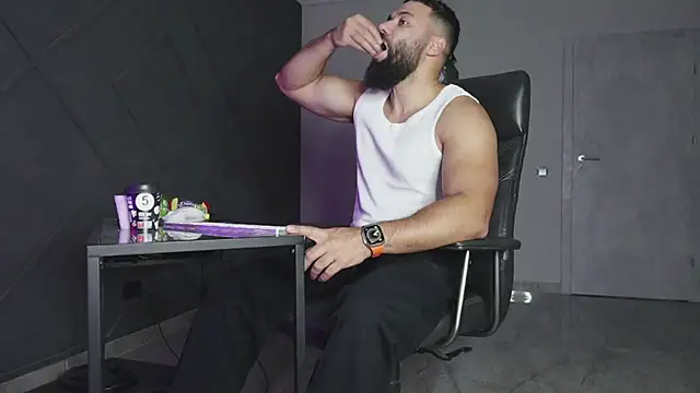 Snapshot of mattmasterss chatting on November 13, 7:40 am mattmasterss online show from November 13, 7:40 am