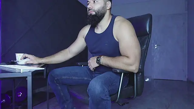 Snapshot of mattmasterss chatting on November 17, 5:35 am mattmasterss online show from November 17, 5:35 am