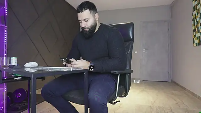 Snapshot of mattmasterss chatting on December 20, 3:46 am mattmasterss online show from December 20, 3:46 am