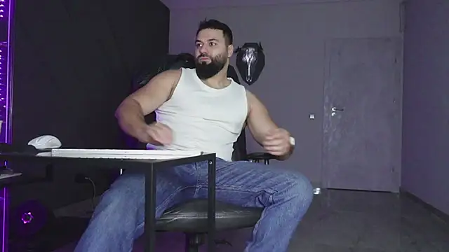 Snapshot of mattmasterss chatting on January 9, 4:48 am mattmasterss online show from January 9, 4:48 am