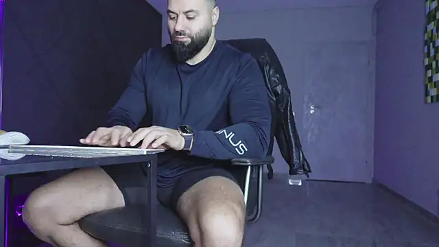 Snapshot of mattmasterss chatting on January 12, 3:56 am mattmasterss online show from January 12, 3:56 am