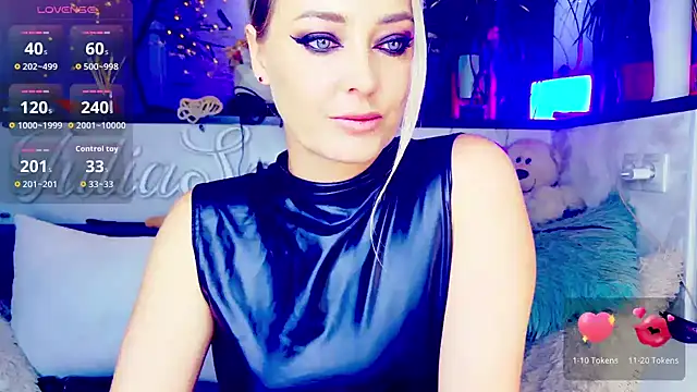 Snapshot of _JuliaSpace_ chatting on September 27, 4:56 pm JuliaSpace online show from September 27, 4:56 pm