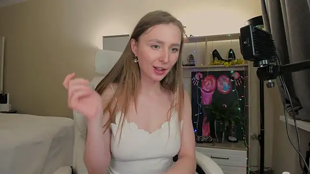 CharlotteWells online show from January 3, 5:31 pm