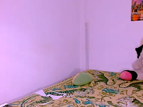 latinhot9631 online show from October 9, 11:25 pm