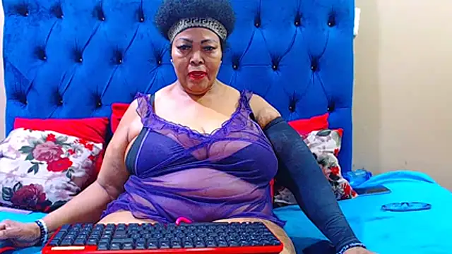 ebonycandy10 online show from April 16, 8:04 am