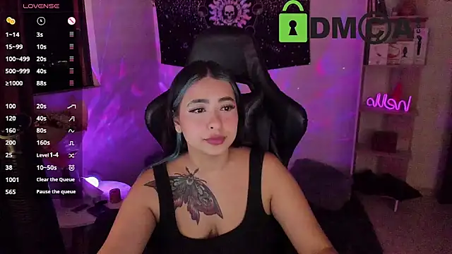 sweetcoralinee online show from February 16, 12:52 am