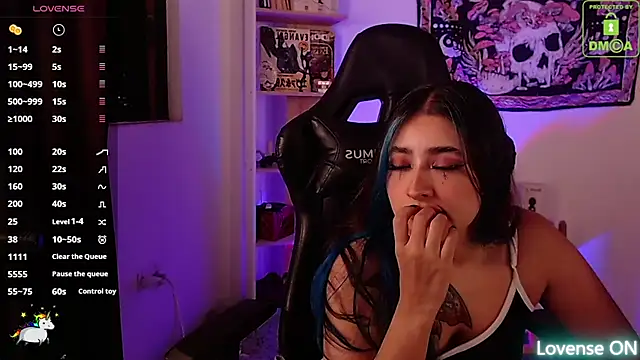 sweetcoralinee online show from September 23, 2:47 am