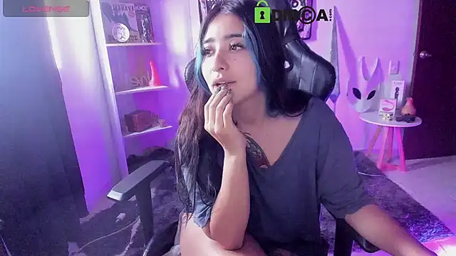 sweetcoralinee online show from January 6, 3:05 pm