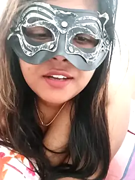 littlequeen77 online show from February 20, 6:35 pm