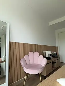 streetdoll online show from April 16, 6:36 am