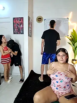 Snapshot of royalgirls_x chatting on February 27, 2:00 am royalgirls x online show from February 27, 2:00 am