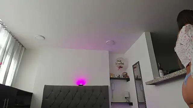 Adhhaaraaa  online show from December 20, 4:04 pm